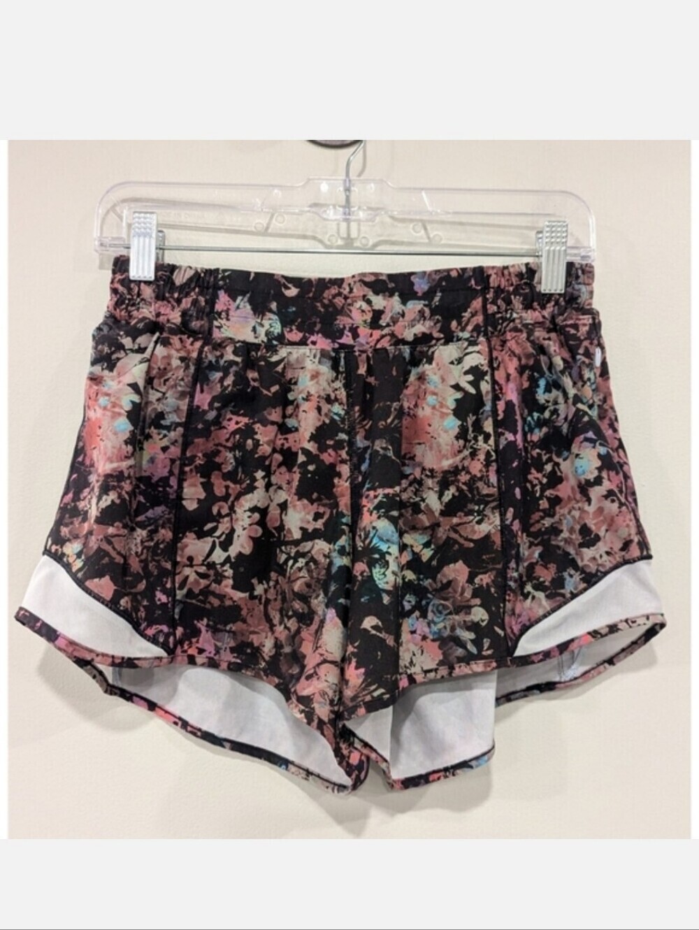 Lululemon Hotty Hot Short II In Vitalize Multi/Black Size 8